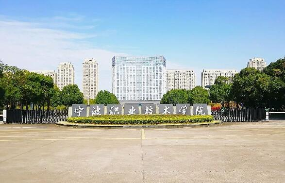 500強(qiáng)企業(yè)&ldquo;組團(tuán)&rdquo;搶人，這所高職院校畢業(yè)生緣何成為&ldquo;香餑餑&rdquo;？