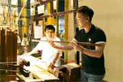 新華社&ldquo;快看&rdquo;走進(jìn)南京云錦博物館 佛慈云錦聯(lián)名香囊再掀&ldquo;新國(guó)潮&rdquo;